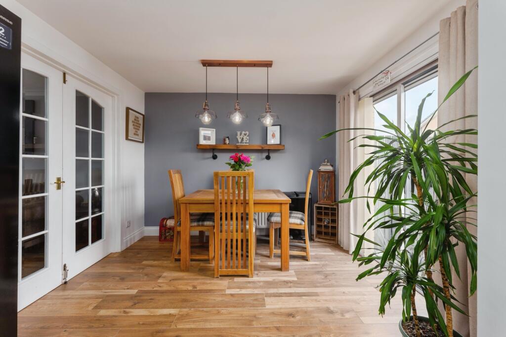 Kitchen / Dining