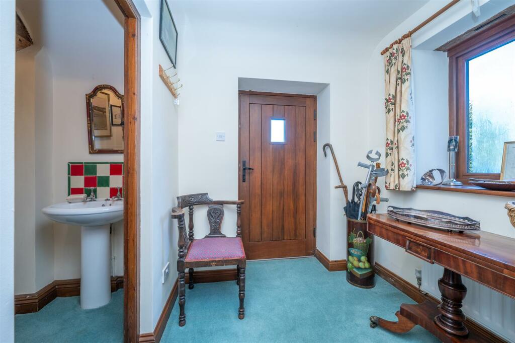 Cloakroom/WC