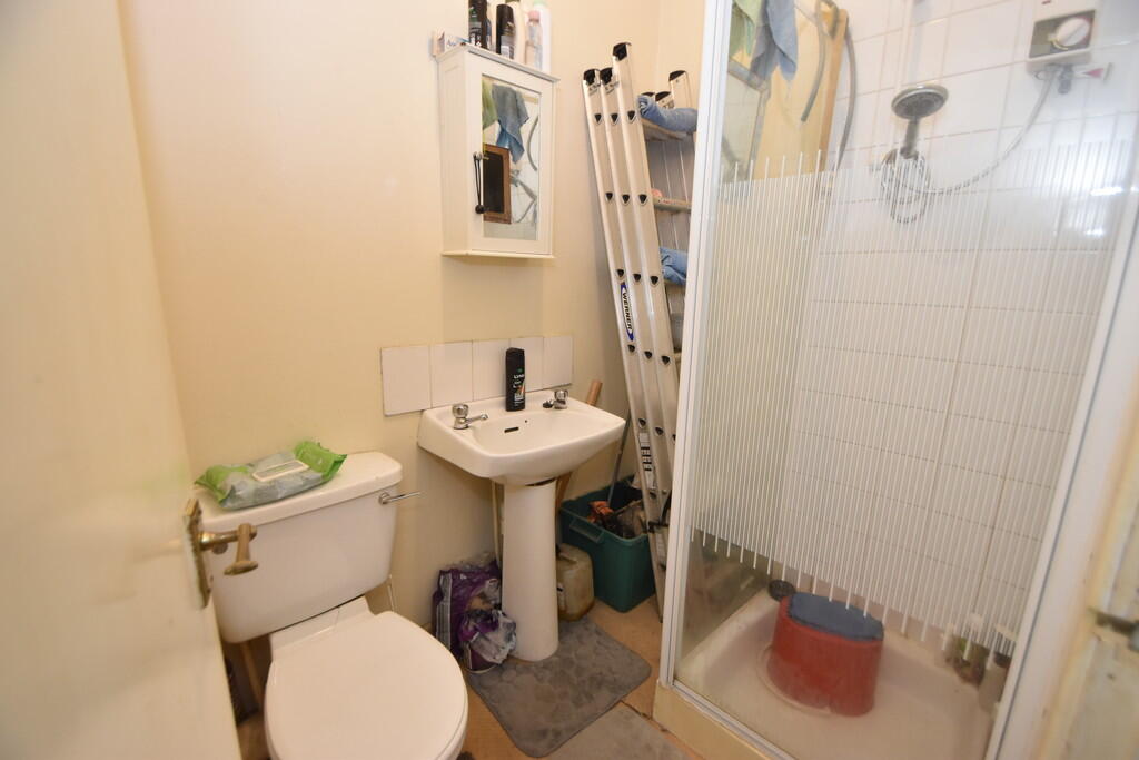 Flat 21 Shower/WC