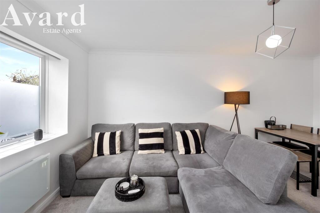 Bruce Avenue, Eleanor Court, 5-006.jpg