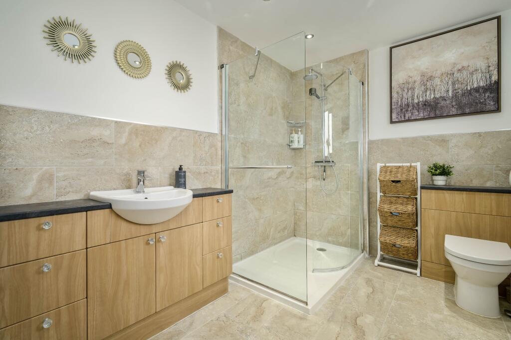 Master bedroom ensuite 