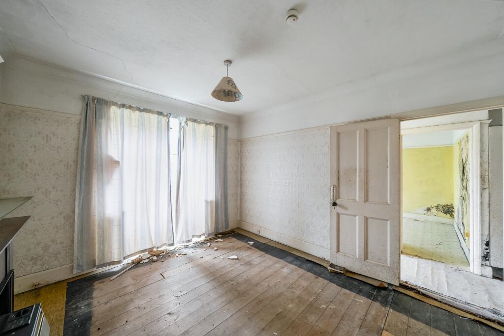 129 Linden Avenue, Ruislip, Middlesex, HA4 8TY