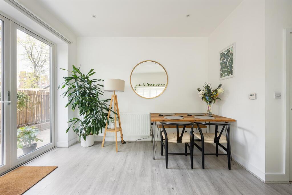 Richard Tress Way, E3