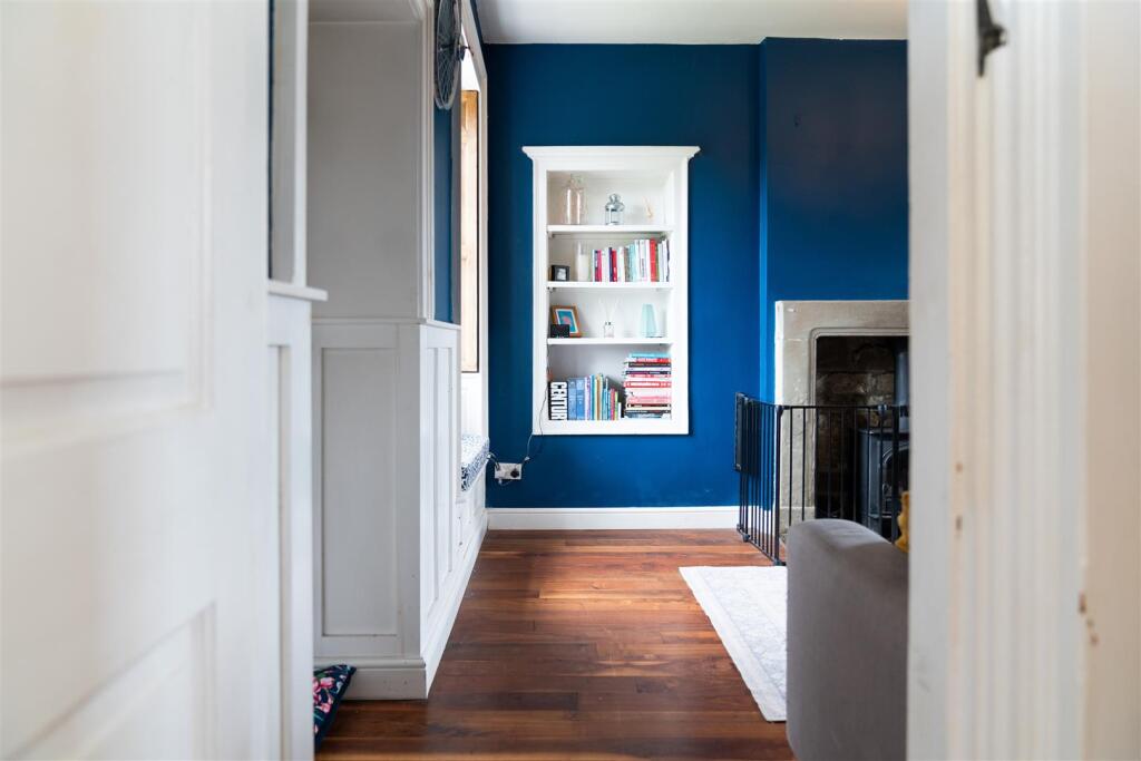 Living Room-8.jpg