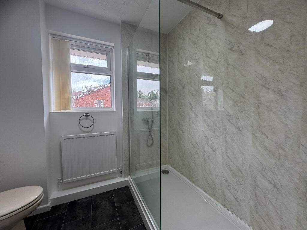 Shower/WC (upstairs)