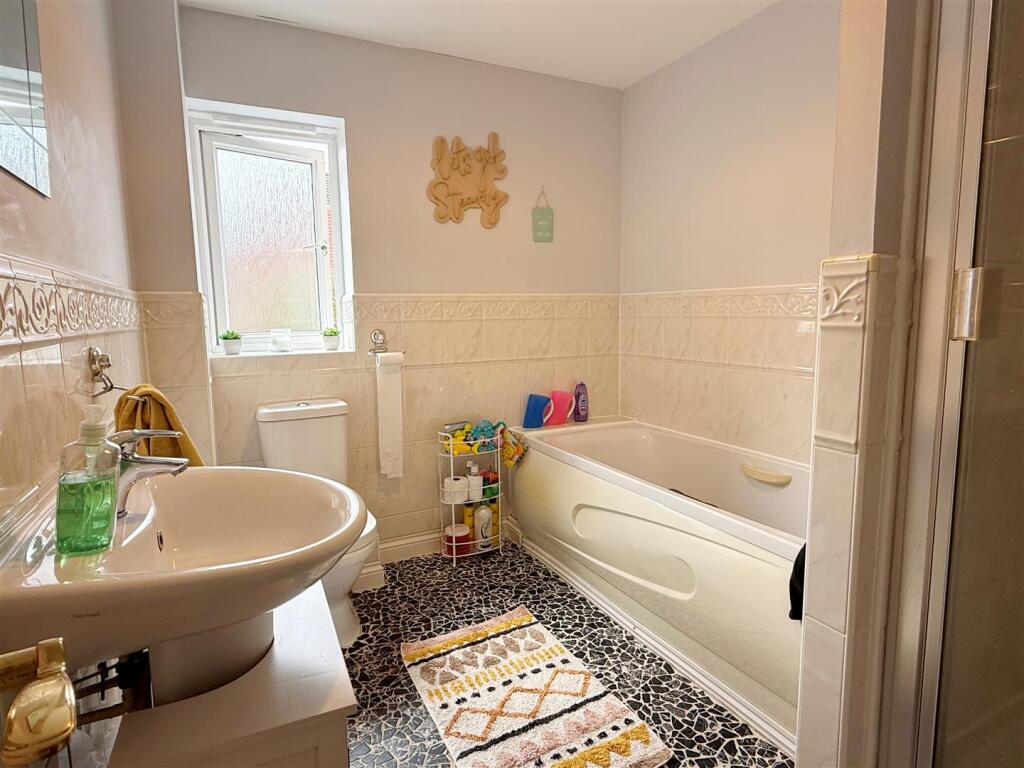 Bathroom 1.JPG
