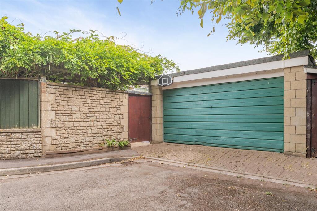 21 - parking and garage.jpg