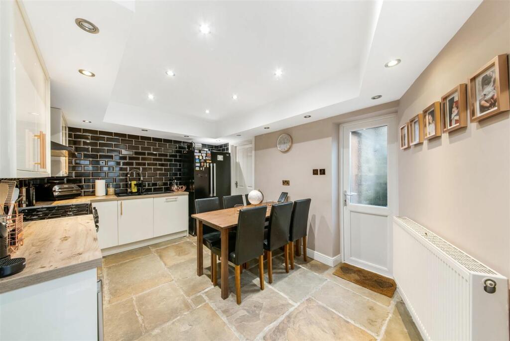 OPEN PLAN DINING - KITCHEN