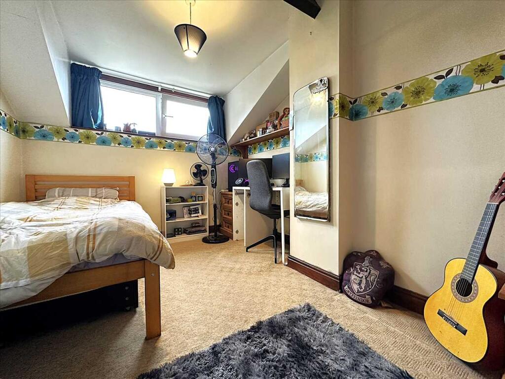 Bedroom (rear)