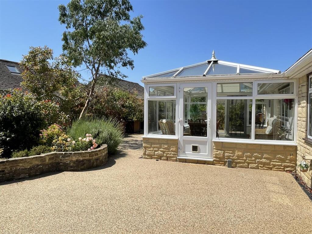 Rear and Conservatory.jpg