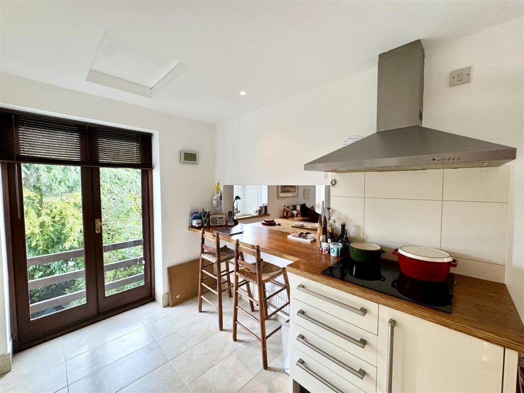 KITCHEN/BREAKFAST ROOM