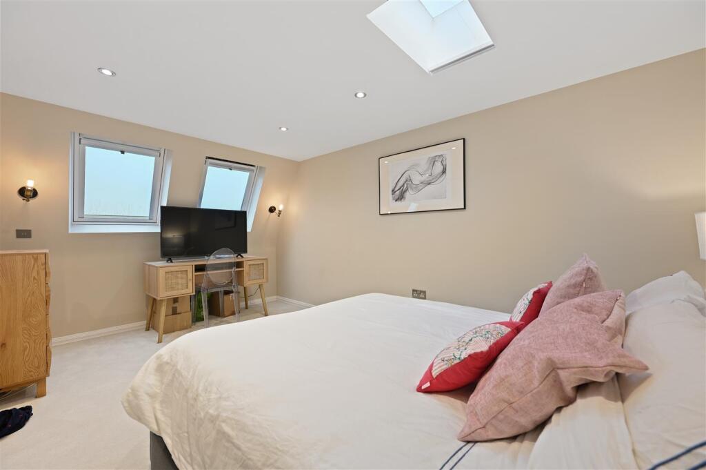 Minford Gardens - BedroomA3 (1).JPG