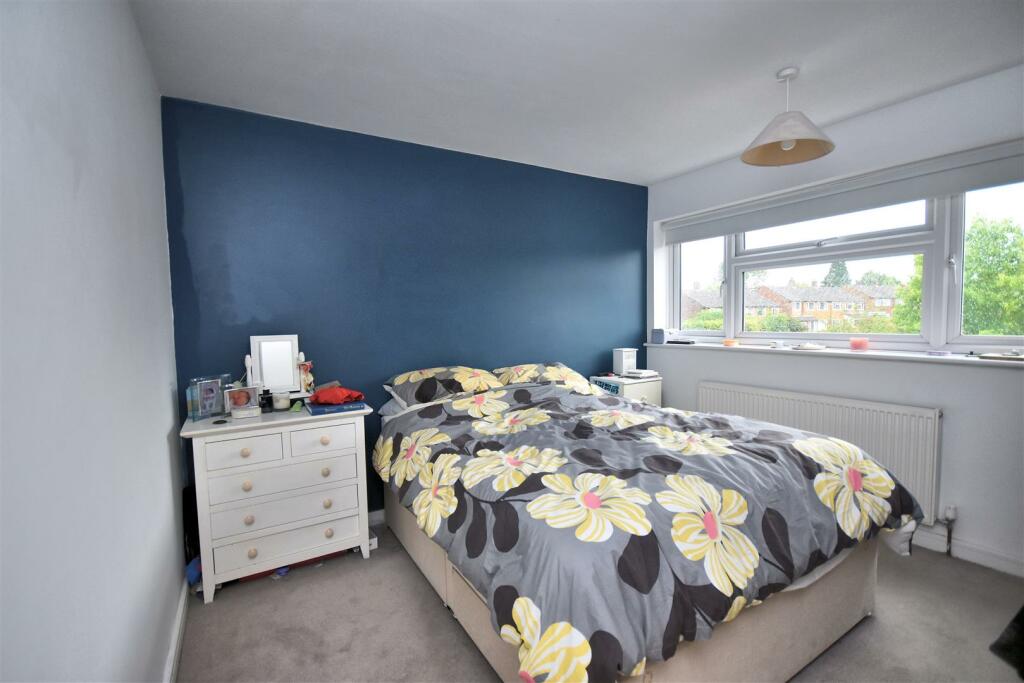 Bed 1.jpg