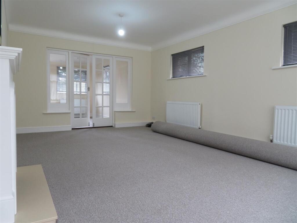 40 Park Ln Lounge.JPG