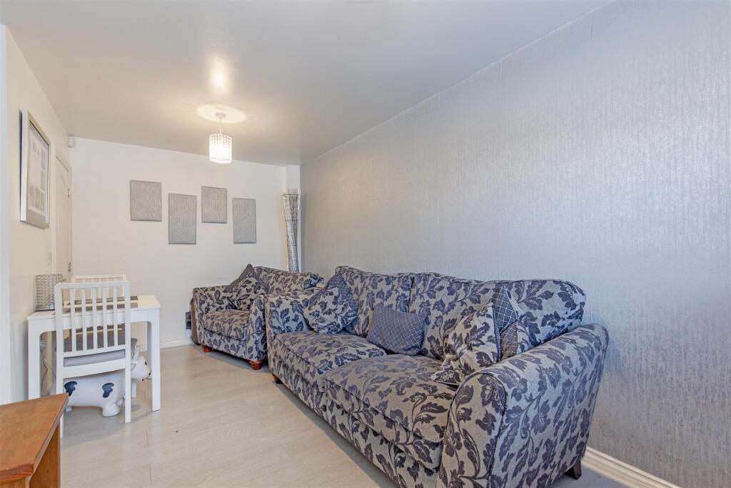 Reeption Room-2.jpg