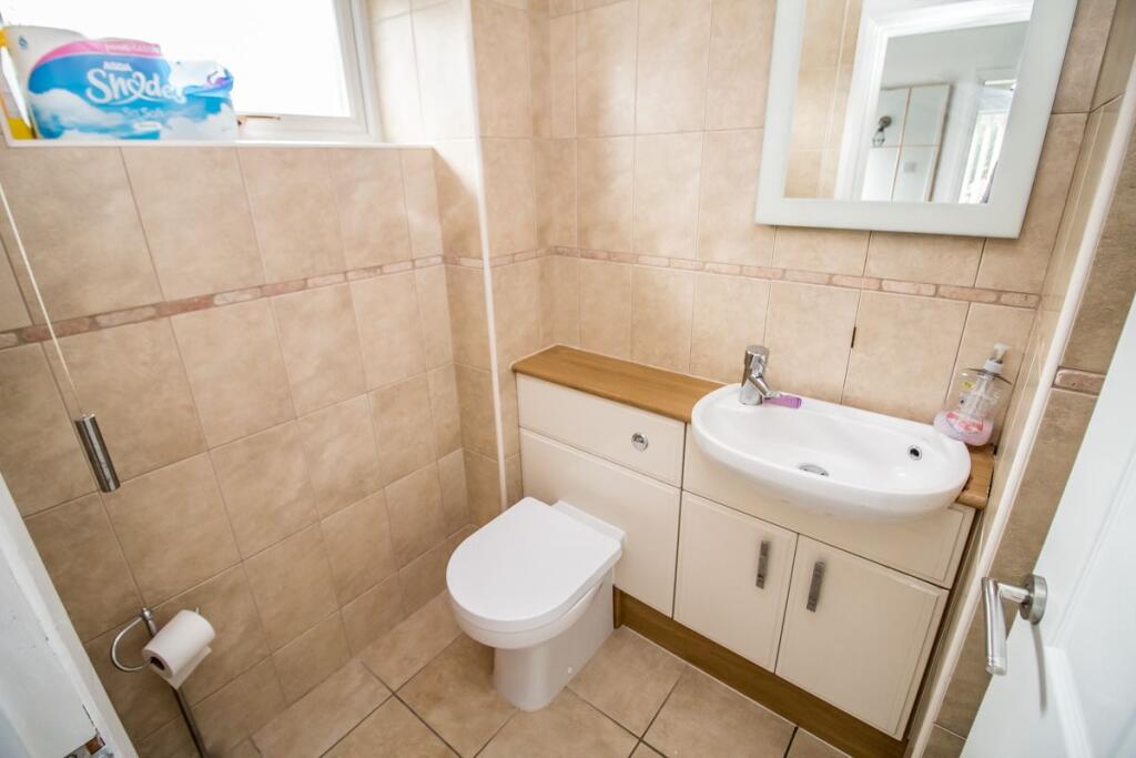 Master Bedroom En-suite.