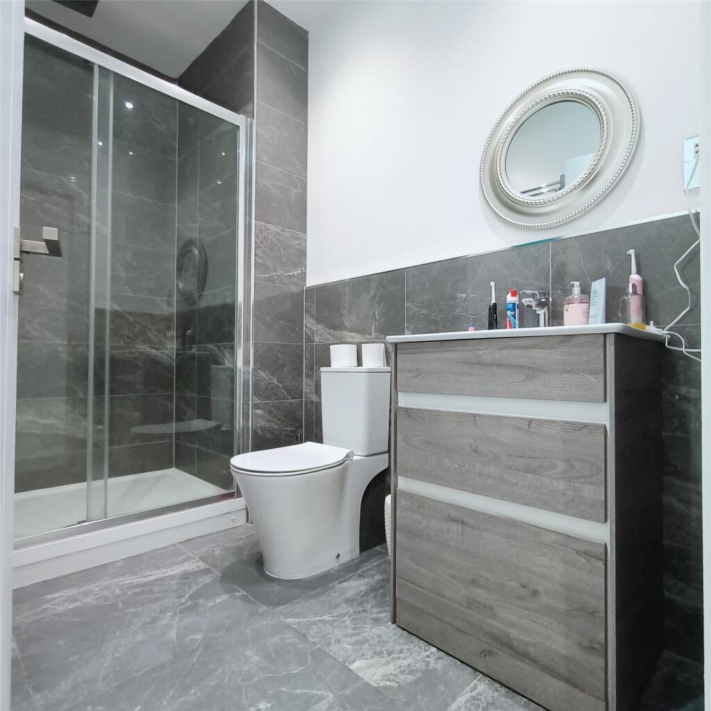 Main Ensuite