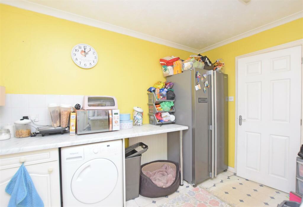Kitchen V2.JPG