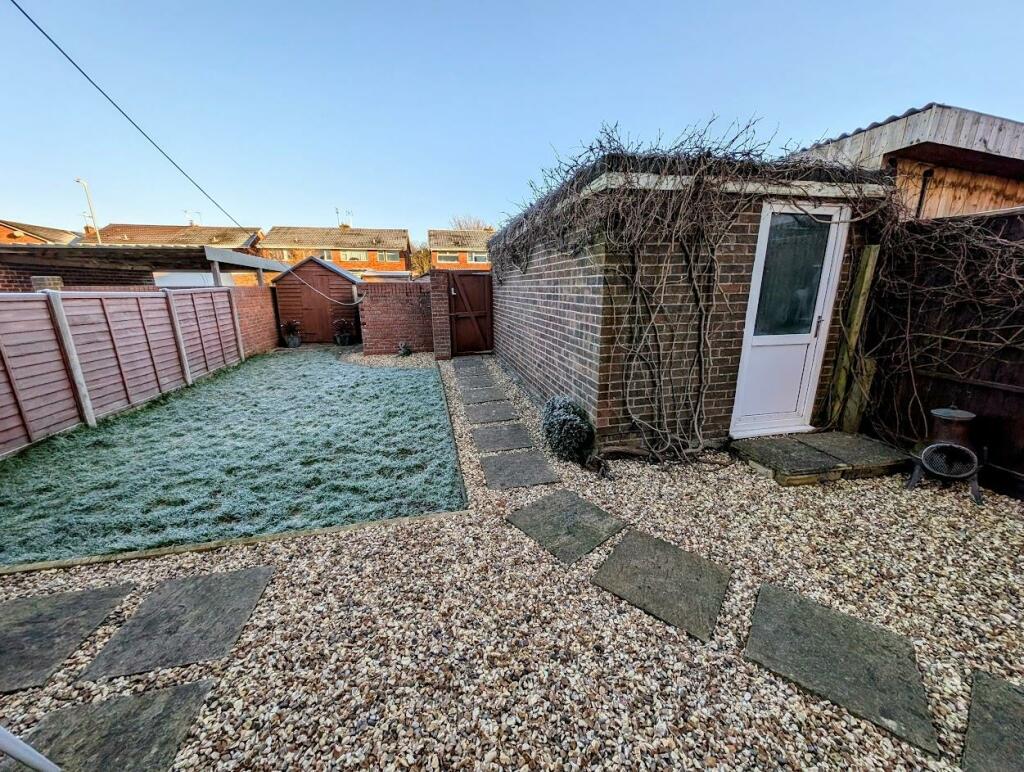 66 Merlin rear garden 2.jpg