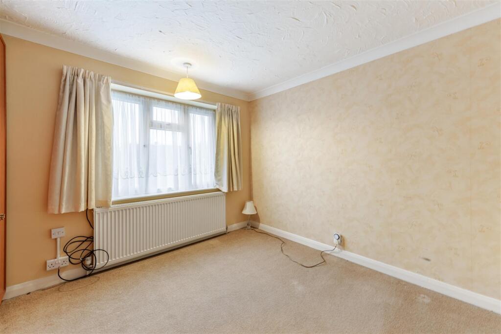 14 Lynton Close, Isleworth TW7 7ET-8.JPG