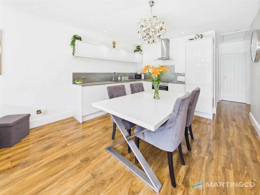 CAM02318G0-PR0438...