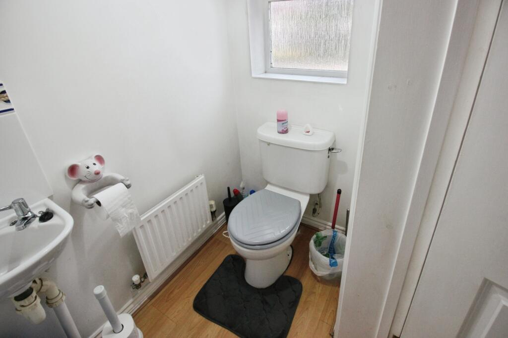 pbox-bathroom-341820.JPG