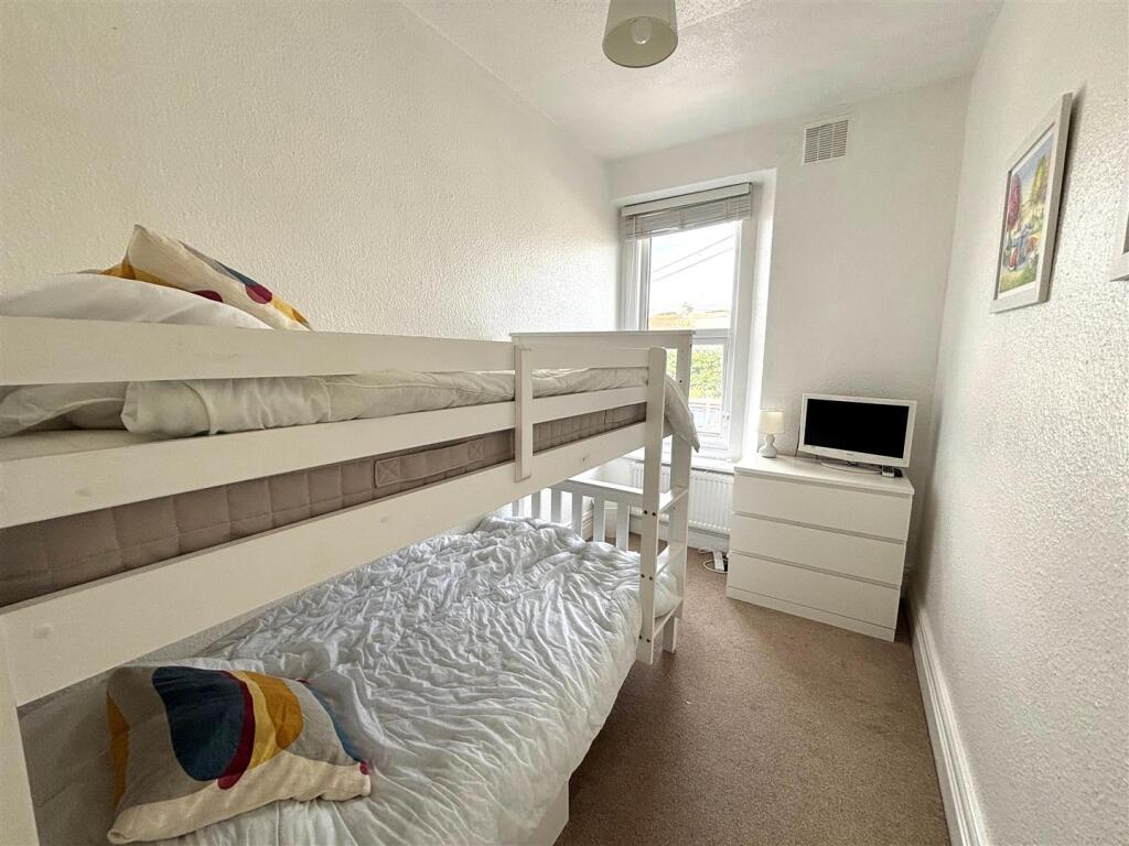 Bed 2.jpg