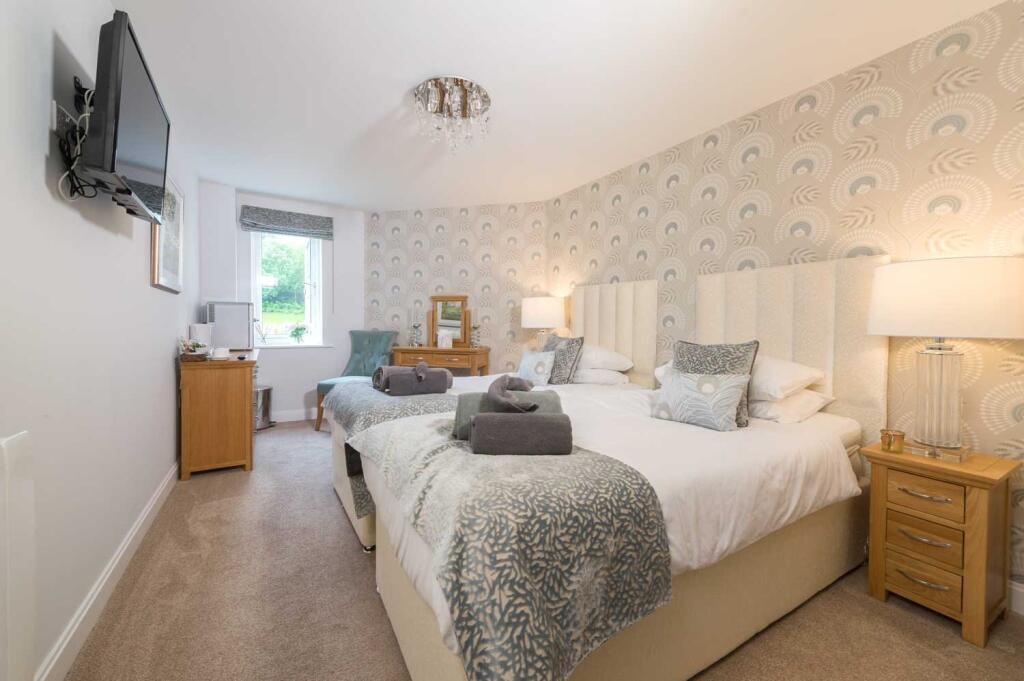 Chesterton Court, Ilkley - Guest Suite