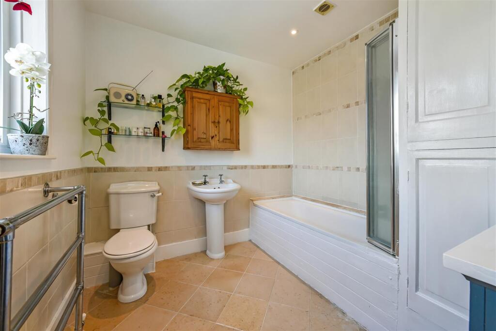 En Suite Bathroom