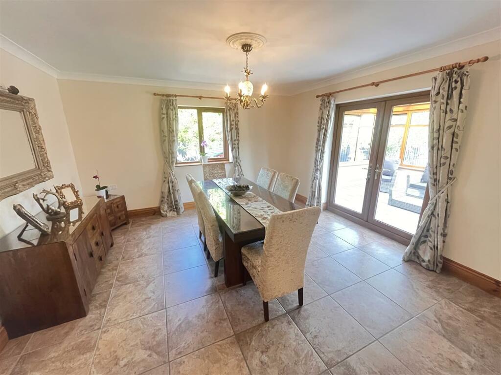 dining room.JPG
