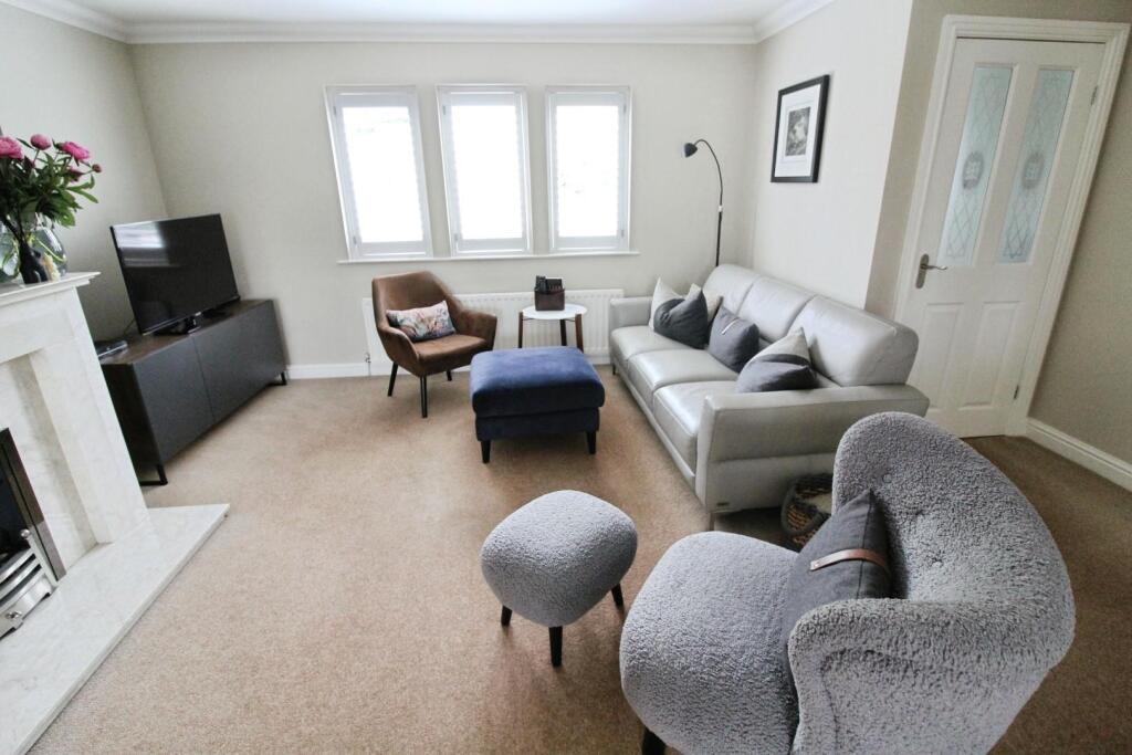 LOUNGE AREA