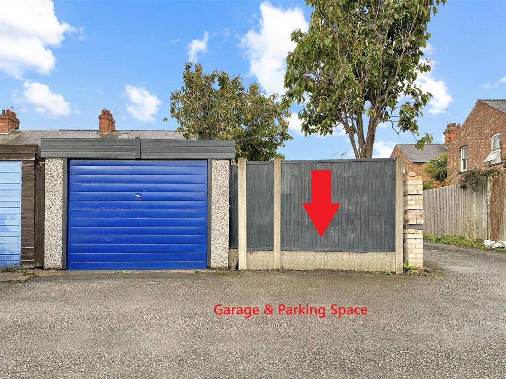 Garage &amp; Parking Space 259