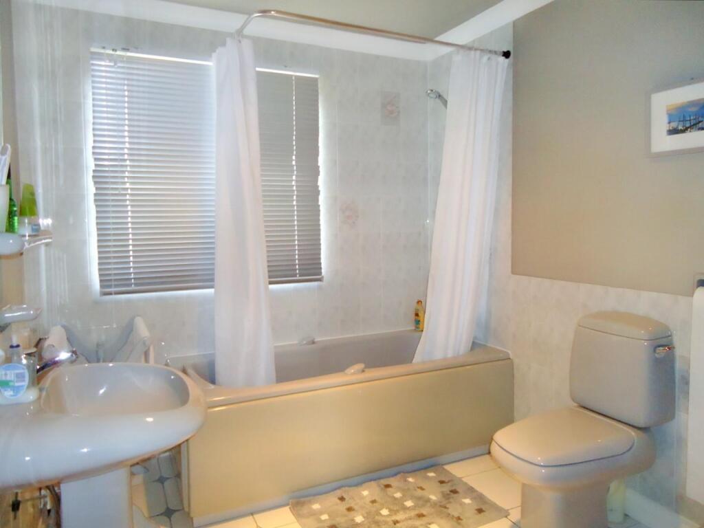 Bathroom 998c864b-1aa8-416f-a673-9a8660e0d9fa.jpeg