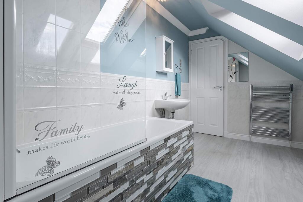Family Bathroom Upstairs