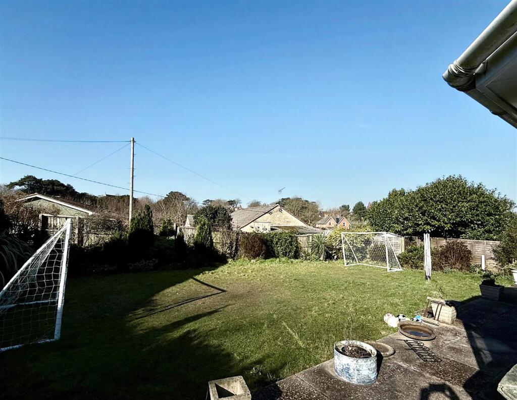 Rear Garden 1.jpg
