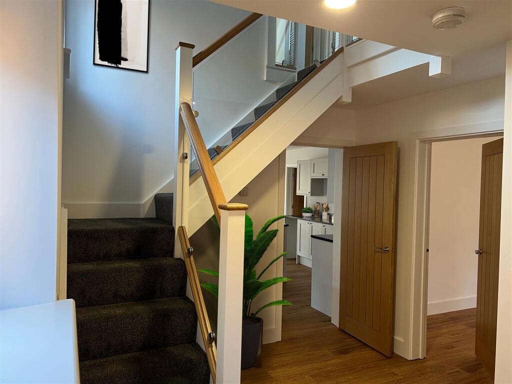 Hollow oak stairs up new (9).jpg
