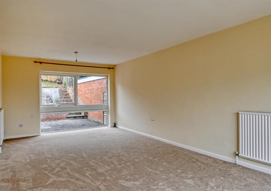 7 Stretton Close-10.jpg
