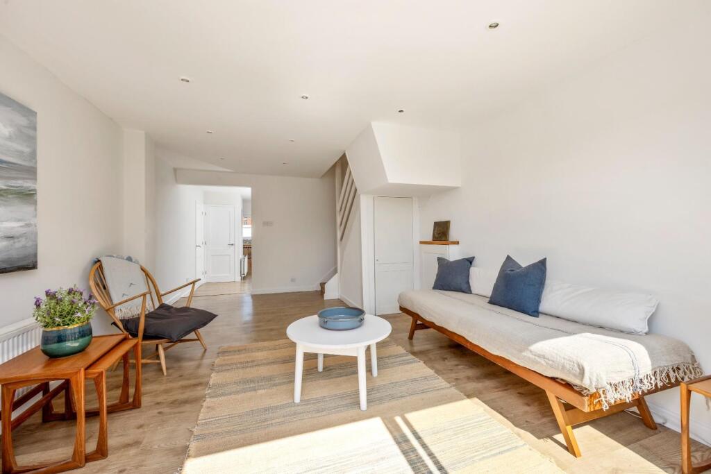 Harbour Way, 200-018.JPG