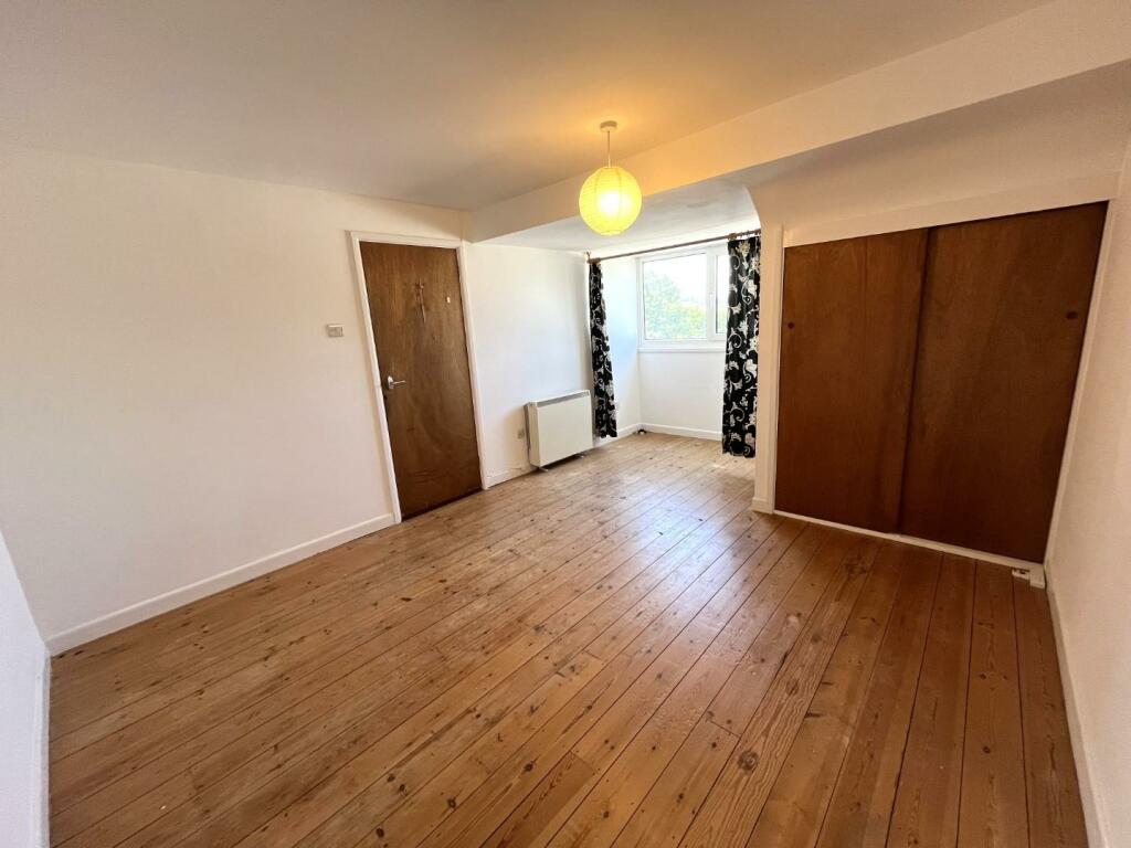 Bedroom 2.JPG