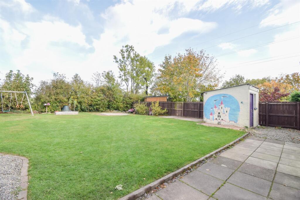 REAR GARDEN-2.jpg