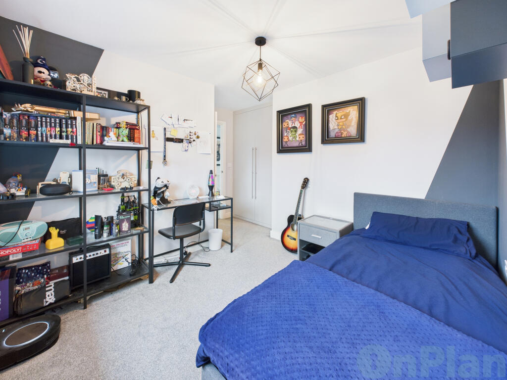 CAM04024G0-PR0038-STILL003