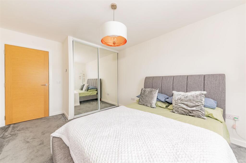 Flat 18 Anton House Forthill Road BF-3.JPG