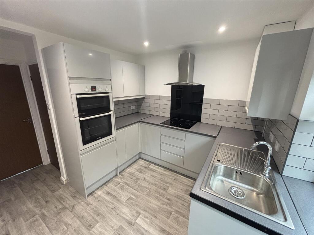 kitchen a.jpg