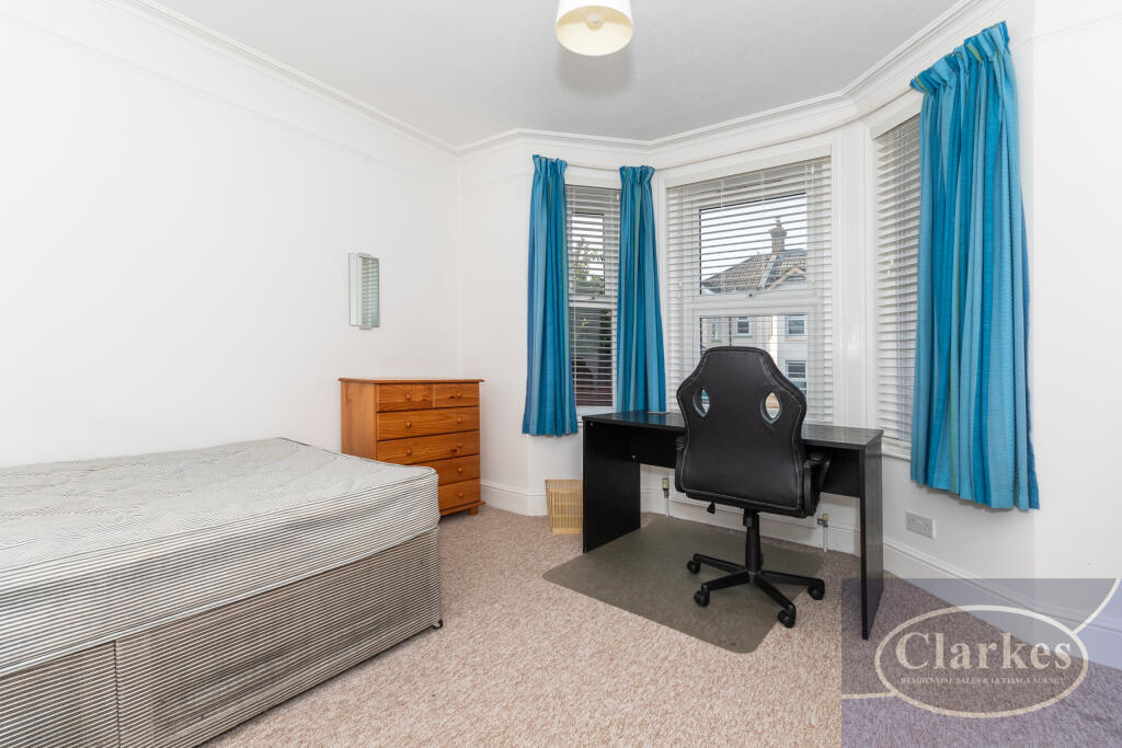 FC057_94 PINE RD_020