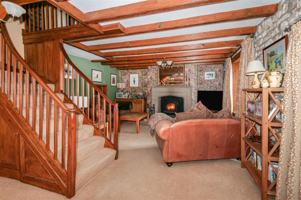 LOUNGE/DINING ROOM