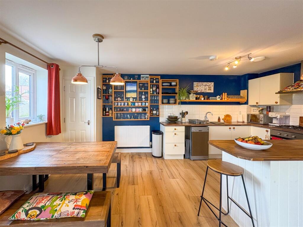 Kitchen/diner/lounge