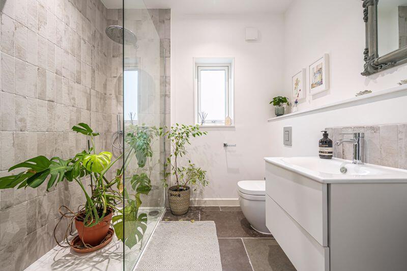 Downstairs shower room