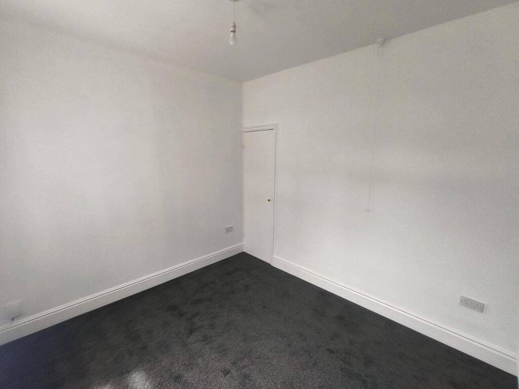 Bedroom 1 2.jpg