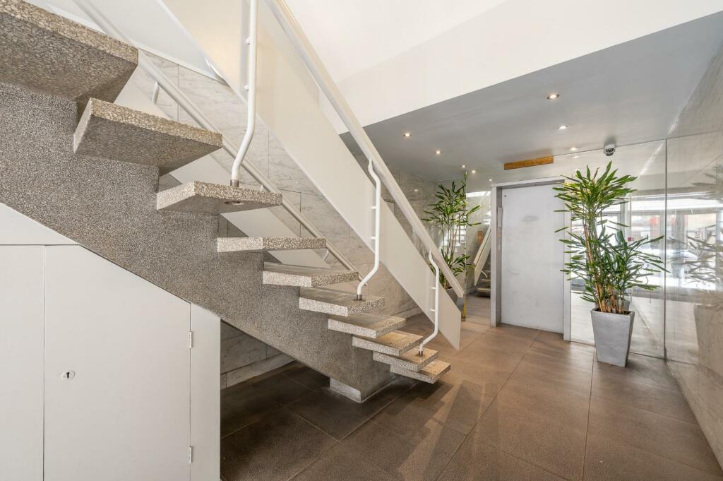 Flat 15 98 Great Portland Street-4.jpg