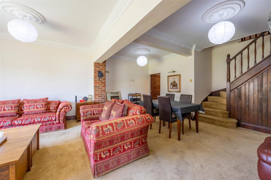 Lounge/Dining room